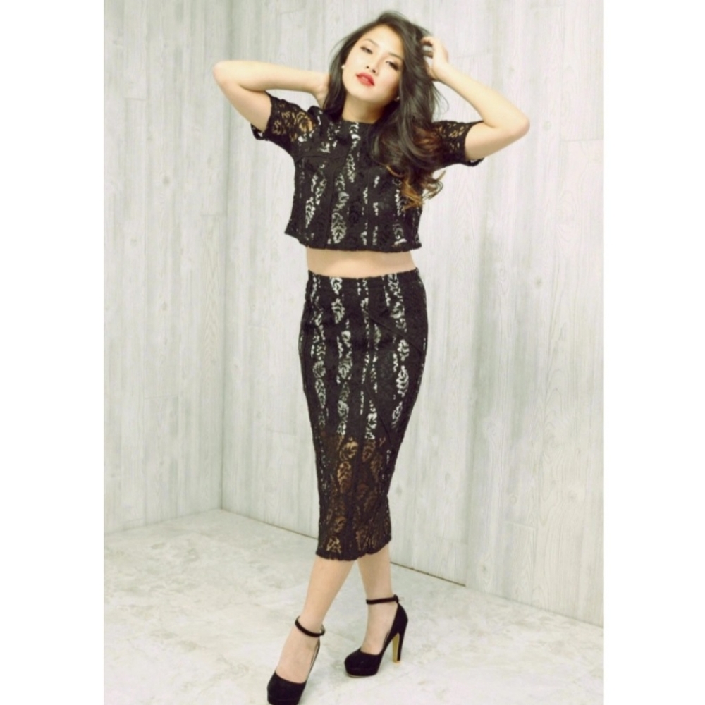 💥2️⃣💥2-PC Lace Crop Top & Skirt Set